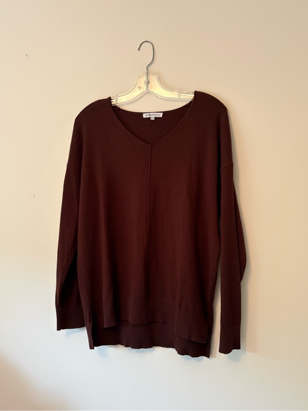 dkr & company Chocolate Brown V-Neck Light Weight Fine Knit Sweater- Size XL